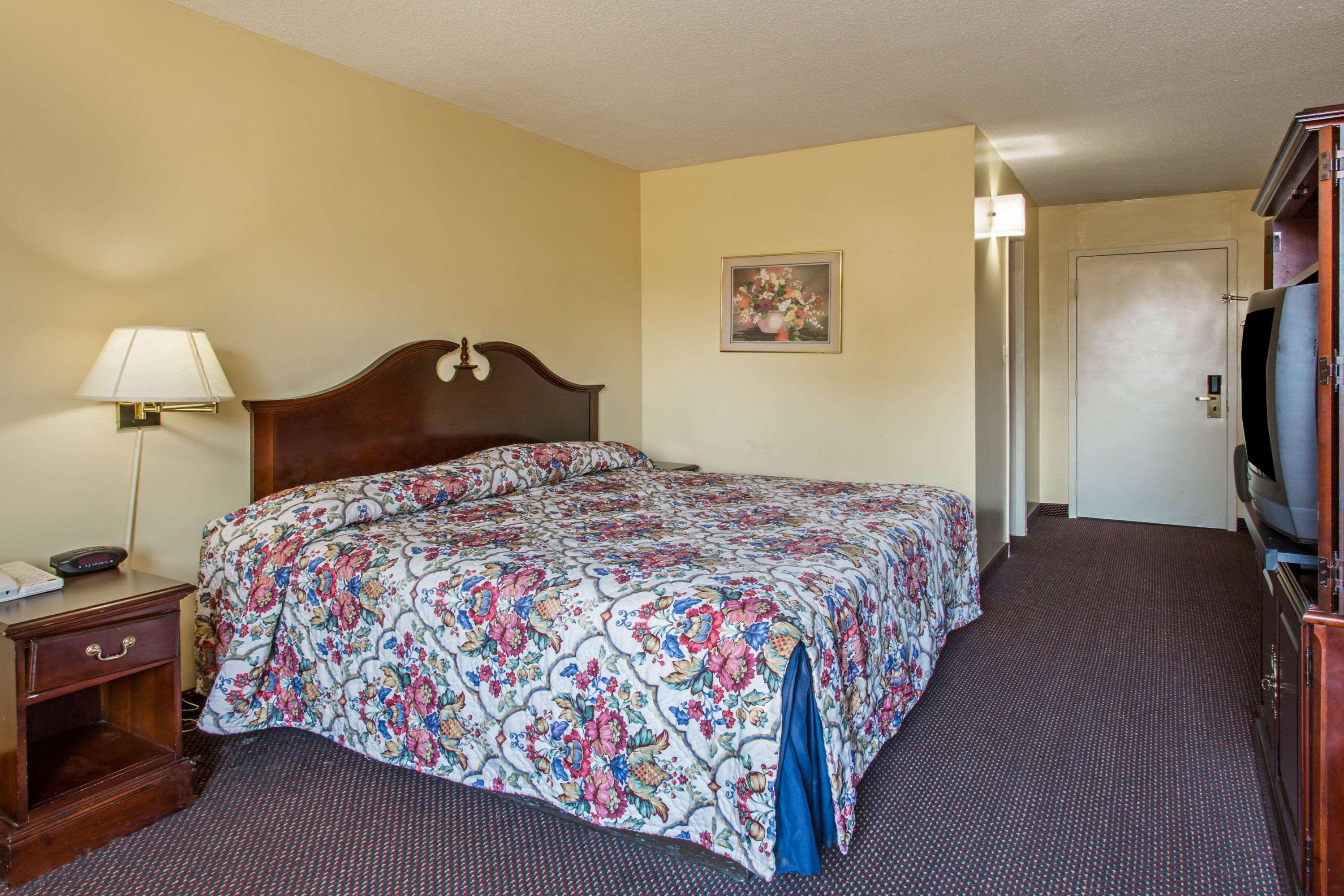 Days Inn By Wyndham Manassas Battlefield Экстерьер фото