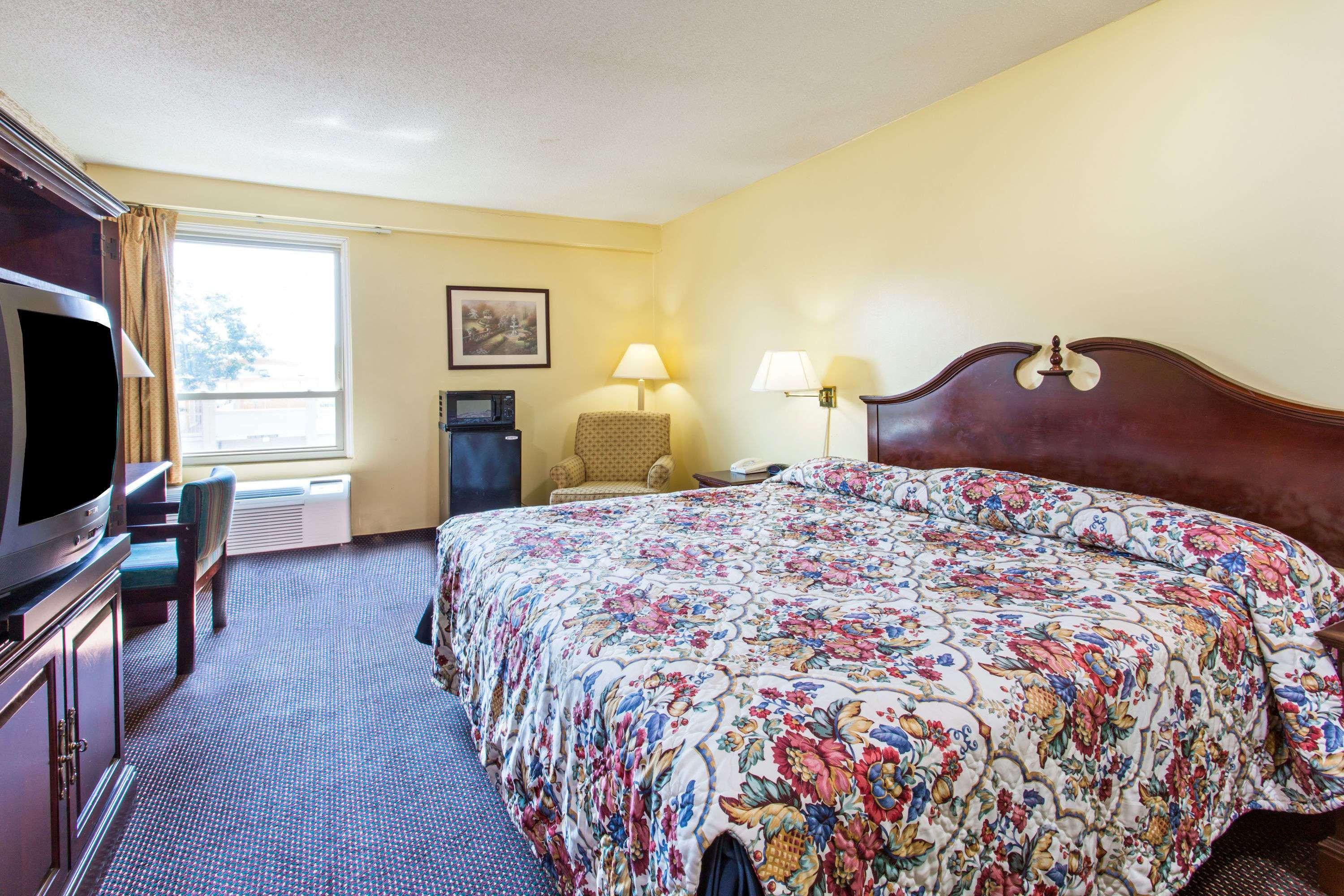 Days Inn By Wyndham Manassas Battlefield Экстерьер фото